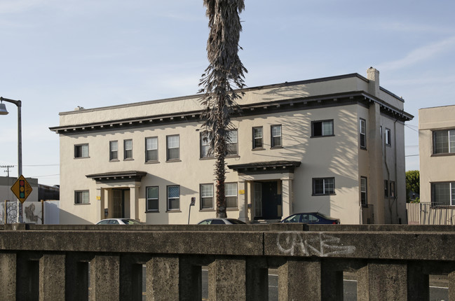961-965 W MacArthur Blvd in Oakland, CA - Foto de edificio - Building Photo