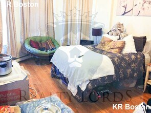 208 Winthrop Rd in Brookline, MA - Building Photo - Building Photo