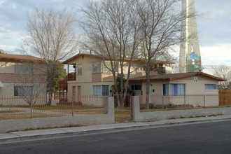 240 W Cincinnati Ave in Las Vegas, NV - Building Photo - Building Photo