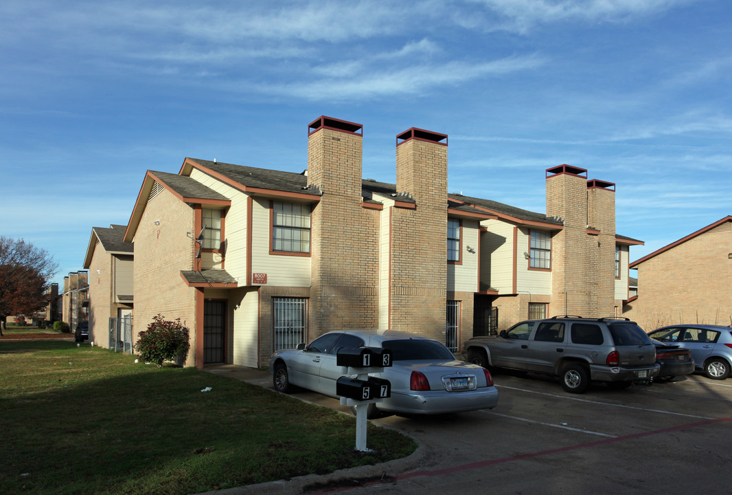 8007 Rothington Rd in Dallas, TX - Building Photo