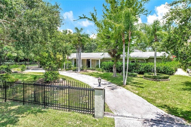 6551 SW 126th St in Miami, FL - Building Photo - Building Photo