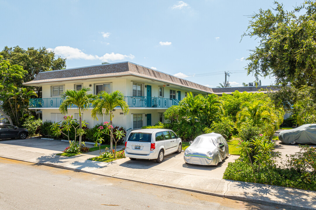 Lakeside ManorCondominiums in Lake Worth, FL - Foto de edificio