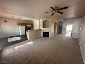 9490 Marshall Creek St in Las Vegas, NV - Building Photo - Building Photo