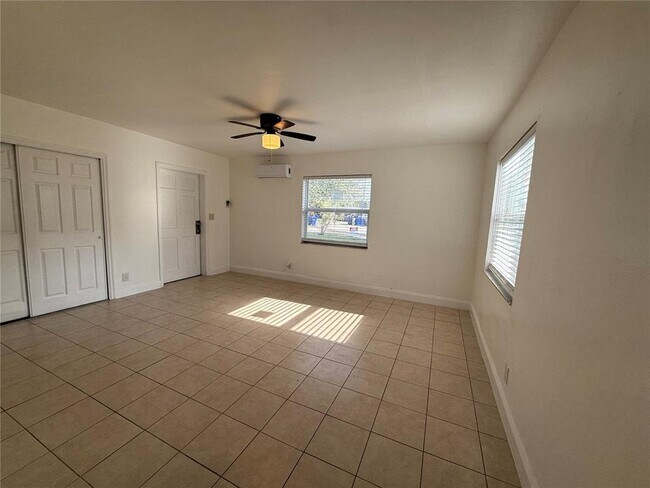 5837 Pierce St in Hollywood, FL - Foto de edificio - Building Photo
