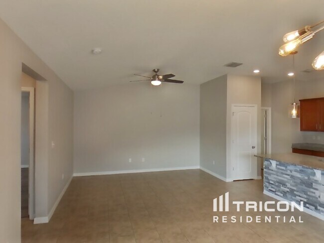 7733 Sunshine Bridge Ave in Gibsonton, FL - Building Photo - Building Photo