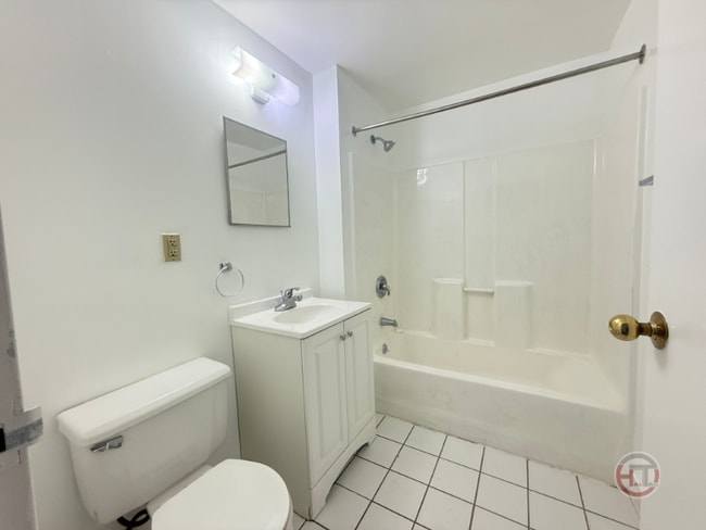 1682 Topping Ave in Bronx, NY - Foto de edificio - Building Photo