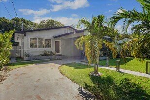 270 NW 50th St in Miami, FL - Building Photo