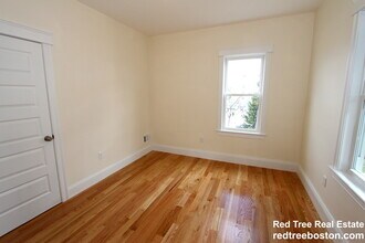 8 Roach St, Unit 1 in Boston, MA - Building Photo - Building Photo