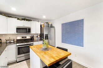 60 Searing St in Dover, NJ - Building Photo - Building Photo