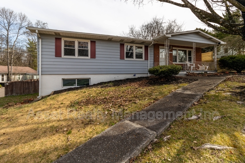 3424 Whittle Springs Rd in Knoxville, TN - Building Photo