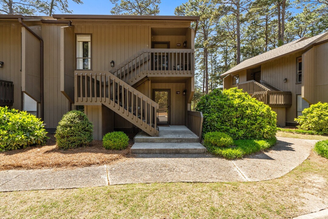 10 Pine Tree Rd, Unit 108 in Pinehurst, NC - Building Photo