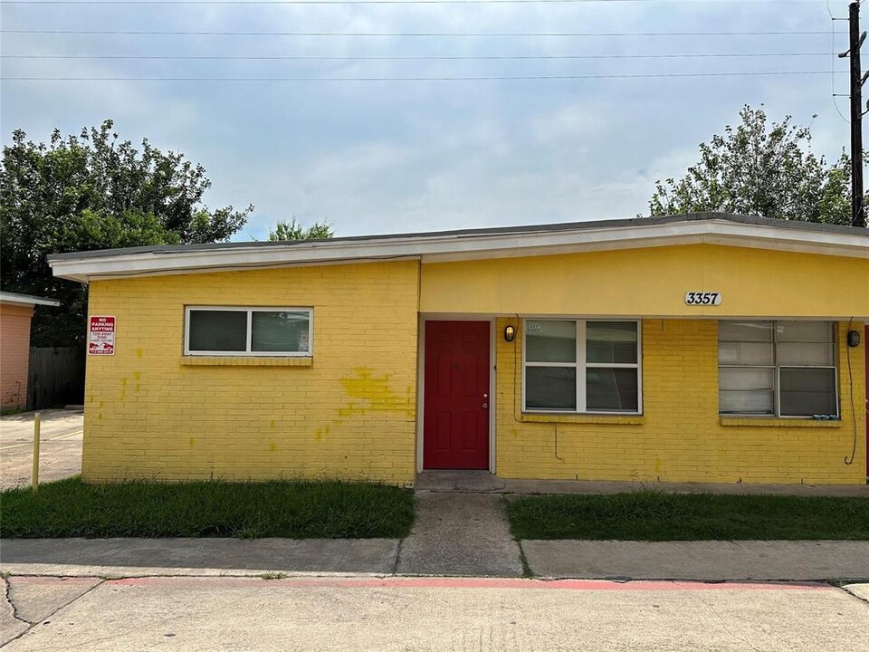 3357 Frick Rd in Houston, TX - Building Photo