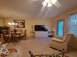 336 Oakridge S in Deerfield Beach, FL - Building Photo - Building Photo