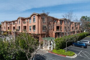 Travigne Villas in Cupertino, CA - Building Photo