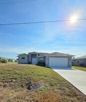 3717 16th St W in Lehigh Acres, FL - Building Photo