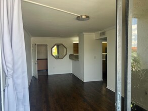 8145 NW 7th St in Miami, FL - Building Photo - Building Photo