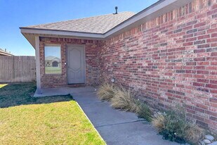 6903 67th St in Lubbock, TX - Building Photo