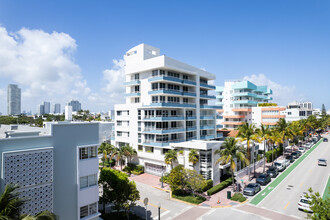 200 Ocean Dr in Miami Beach, FL - Building Photo - Building Photo