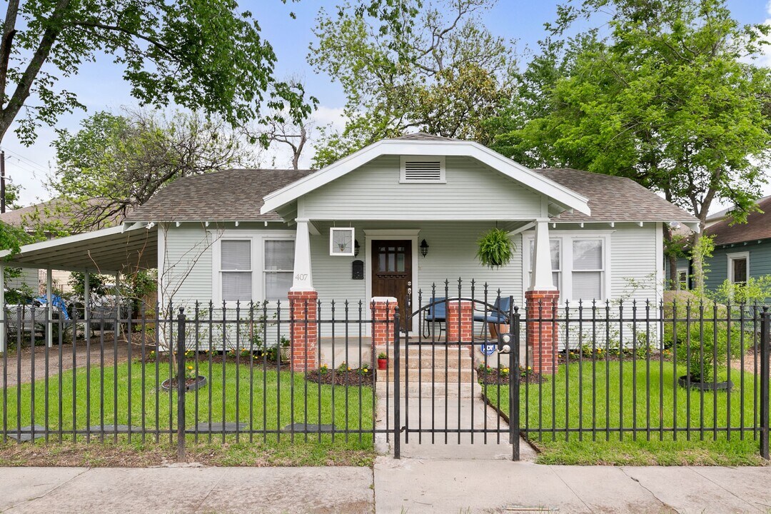 407 E 27th St in Houston, TX - Building Photo