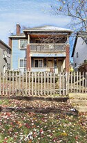 464 E Oakland Ave in Columbus, OH - Building Photo
