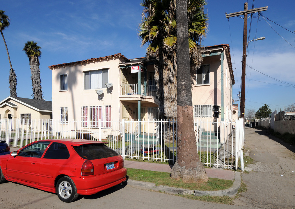 515 W 82nd St in Los Angeles, CA - Building Photo