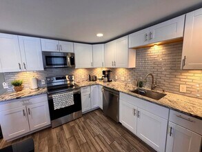 60 Cedar St in Waltham, MA - Foto de edificio - Building Photo