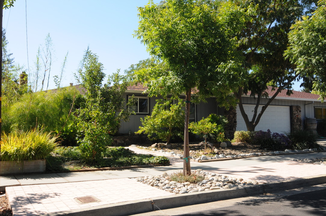 304 Carlton Ave in Los Gatos, CA - Foto de edificio