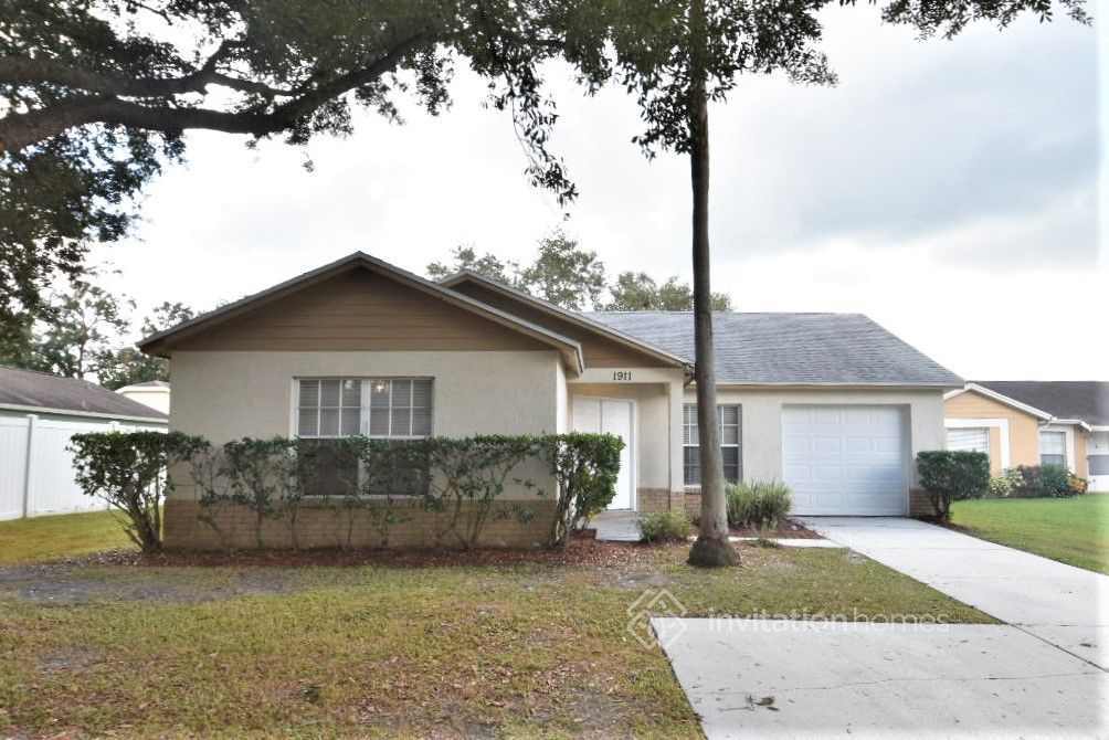 1911 Dartford Ct in Valrico, FL - Foto de edificio