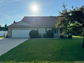 5028 Abington Dr in Troy, MI - Building Photo