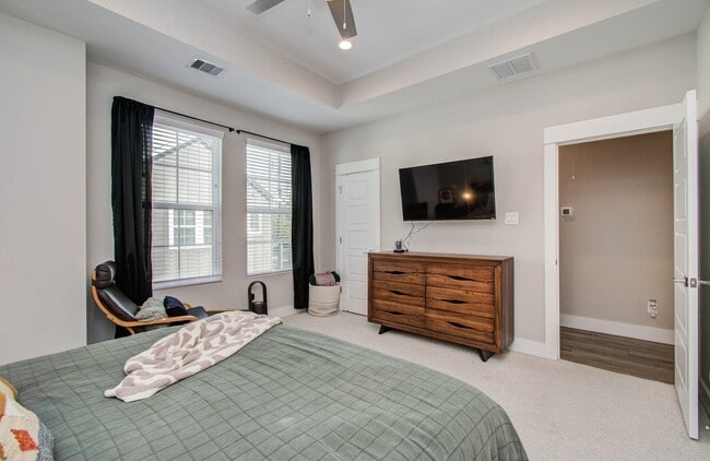 1221 W Tidwell Rd in Houston, TX - Building Photo - Building Photo