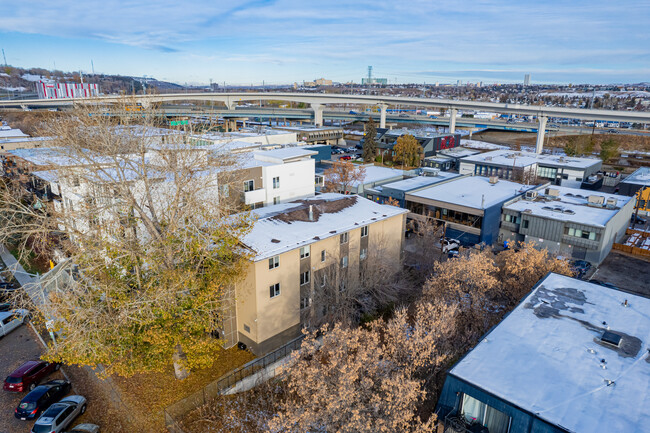 1916 11th Ave SW in Calgary, AB - Building Photo - Building Photo