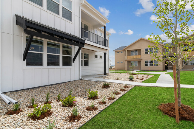 1804 Iron Wheel Dr, Unit 7 in Windsor, CO - Building Photo - Building Photo