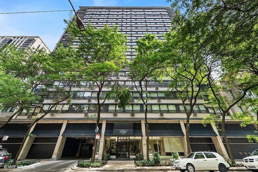 33 E Cedar St, Unit 8H in Chicago, IL - Foto de edificio