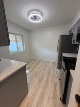470 E Vallette St in Elmhurst, IL - Foto de edificio - Building Photo