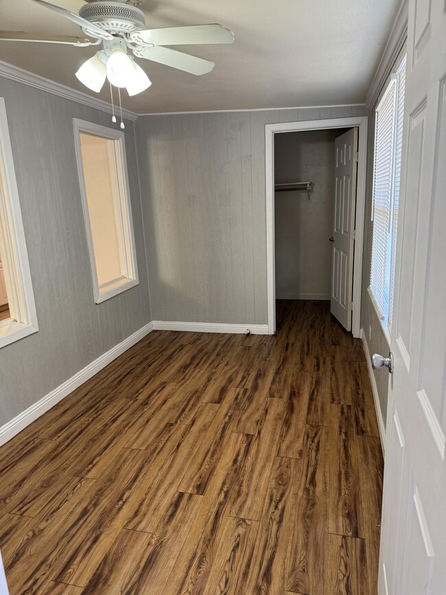 2408 32st St in Lubbock, TX - Foto de edificio - Building Photo