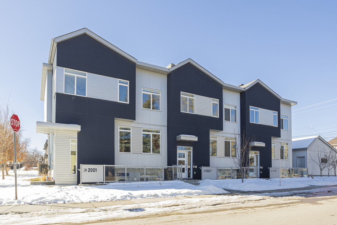 3435 19 Av SW in Calgary, AB - Building Photo