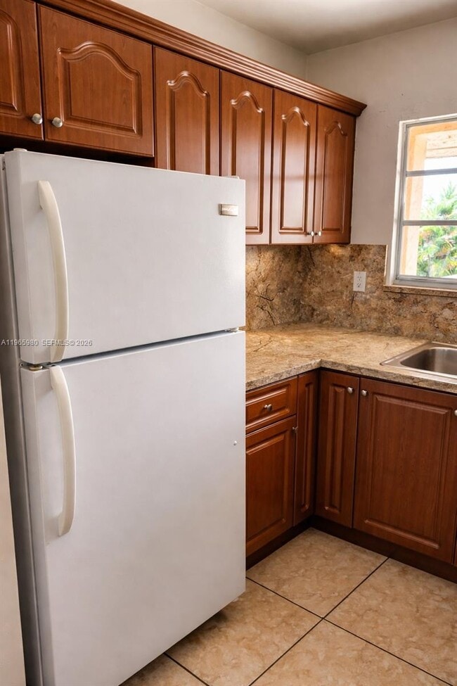 6850 W 14th Ct in Hialeah, FL - Building Photo - Building Photo