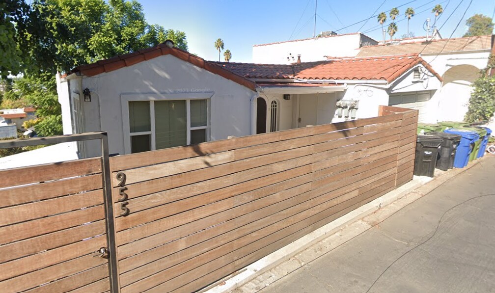 955 Maltman Ave in Los Angeles, CA - Foto de edificio