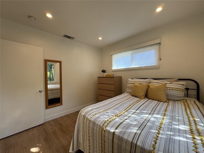 1622 Foothill Blvd in La Canada Flintridge, CA - Building Photo - Building Photo