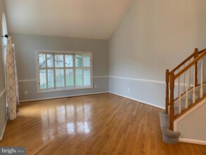 12925 Wheatland Rd in Fairfax, VA - Building Photo - Building Photo