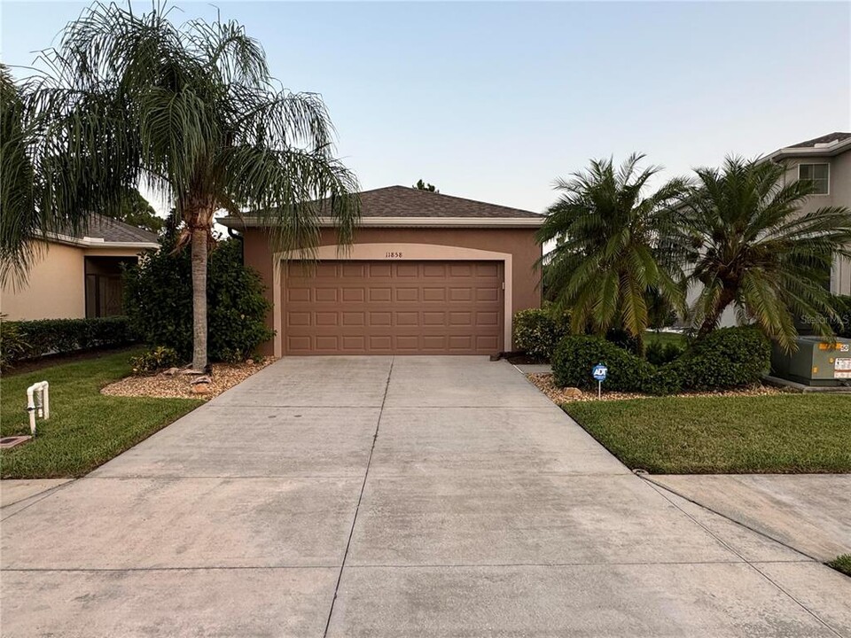 11858 Tempest Harbor Loop in Venice, FL - Building Photo