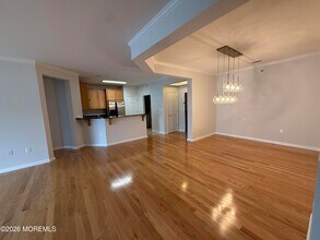 33 Cooper Ave, Unit 409 in Long Branch, NJ - Foto de edificio - Building Photo