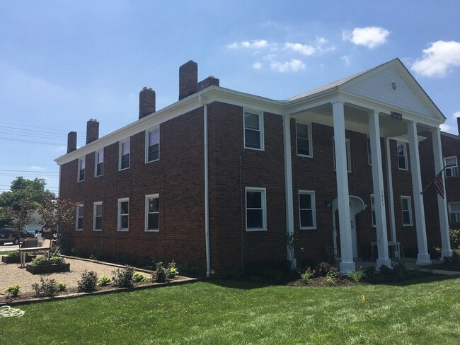 2903 Sullivant Ave in Columbus, OH - Building Photo - Building Photo