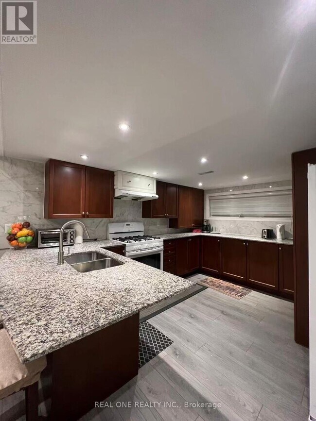 24 Wendelyn Dr in Richmond Hill, ON - Building Photo - Building Photo