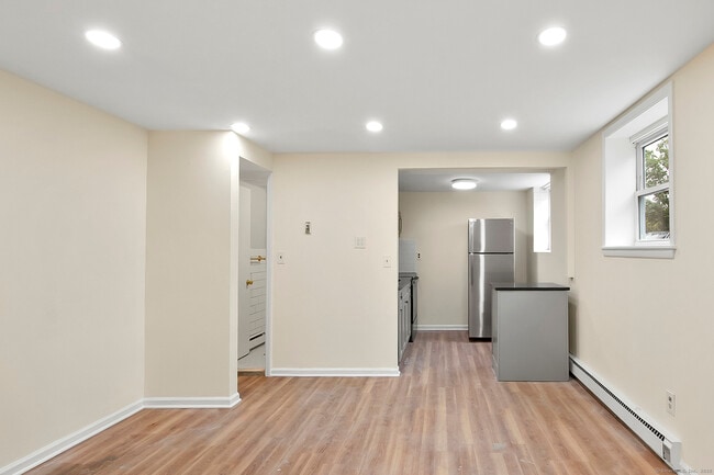 78 Dora St in Stamford, CT - Building Photo - Building Photo