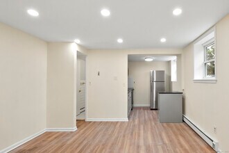 78 Dora St in Stamford, CT - Building Photo - Building Photo