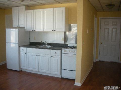 224 E Main St in Port Jefferson, NY - Building Photo - Building Photo