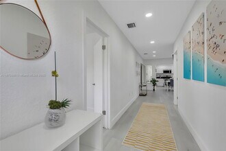2200 SW 21st St in Miami, FL - Building Photo - Building Photo