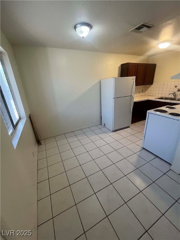 property at 2553 Ellis St