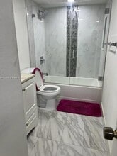 4400 W 16th Ave, Unit 530 in Hialeah, FL - Building Photo - Building Photo